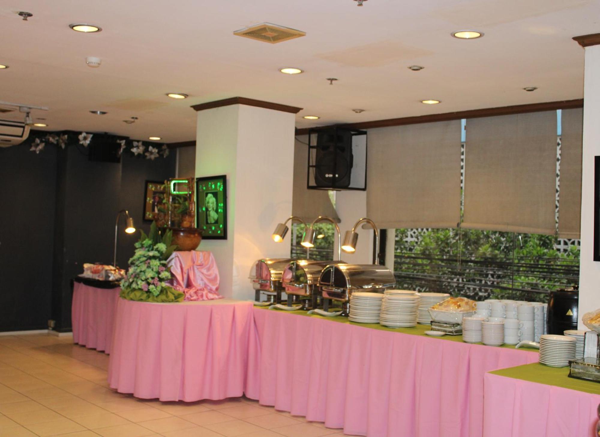 OYO 653 Rosas Garden Hotel Manilla Buitenkant foto