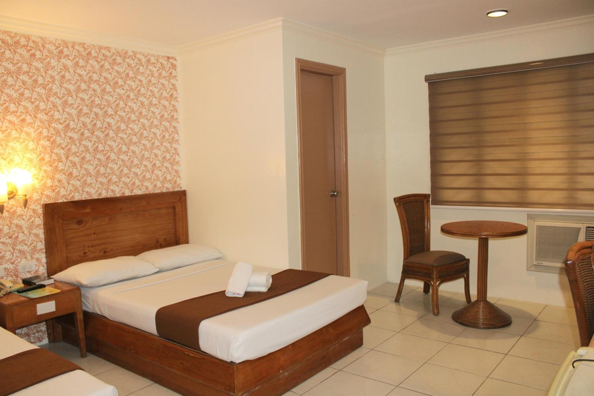 OYO 653 Rosas Garden Hotel Manilla Buitenkant foto