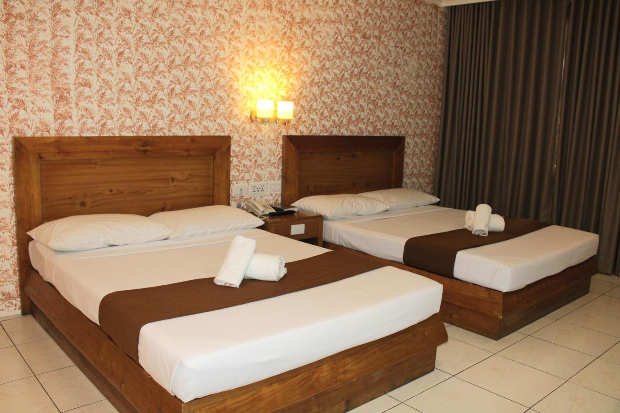 OYO 653 Rosas Garden Hotel Manilla Buitenkant foto