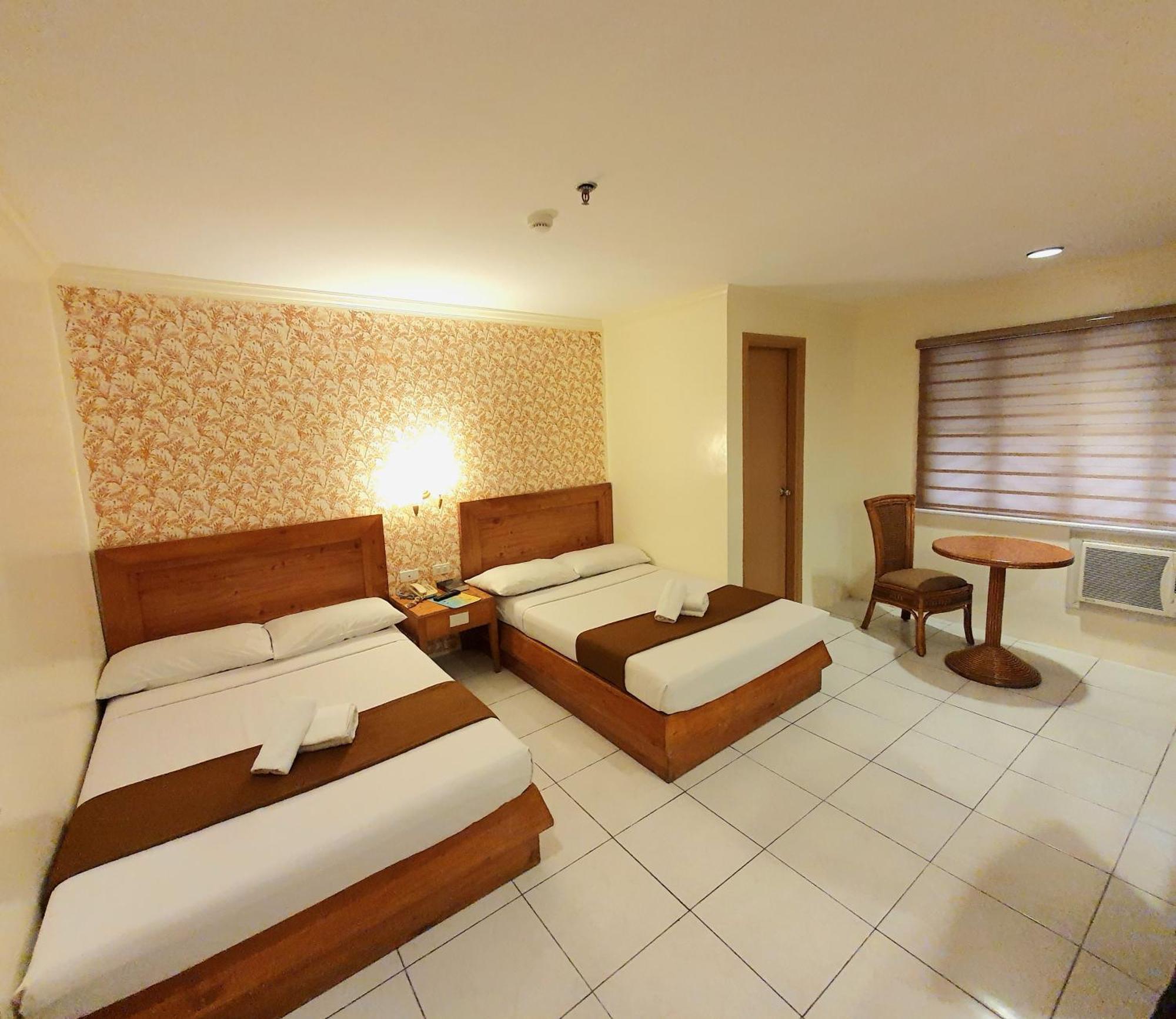 OYO 653 Rosas Garden Hotel Manilla Buitenkant foto
