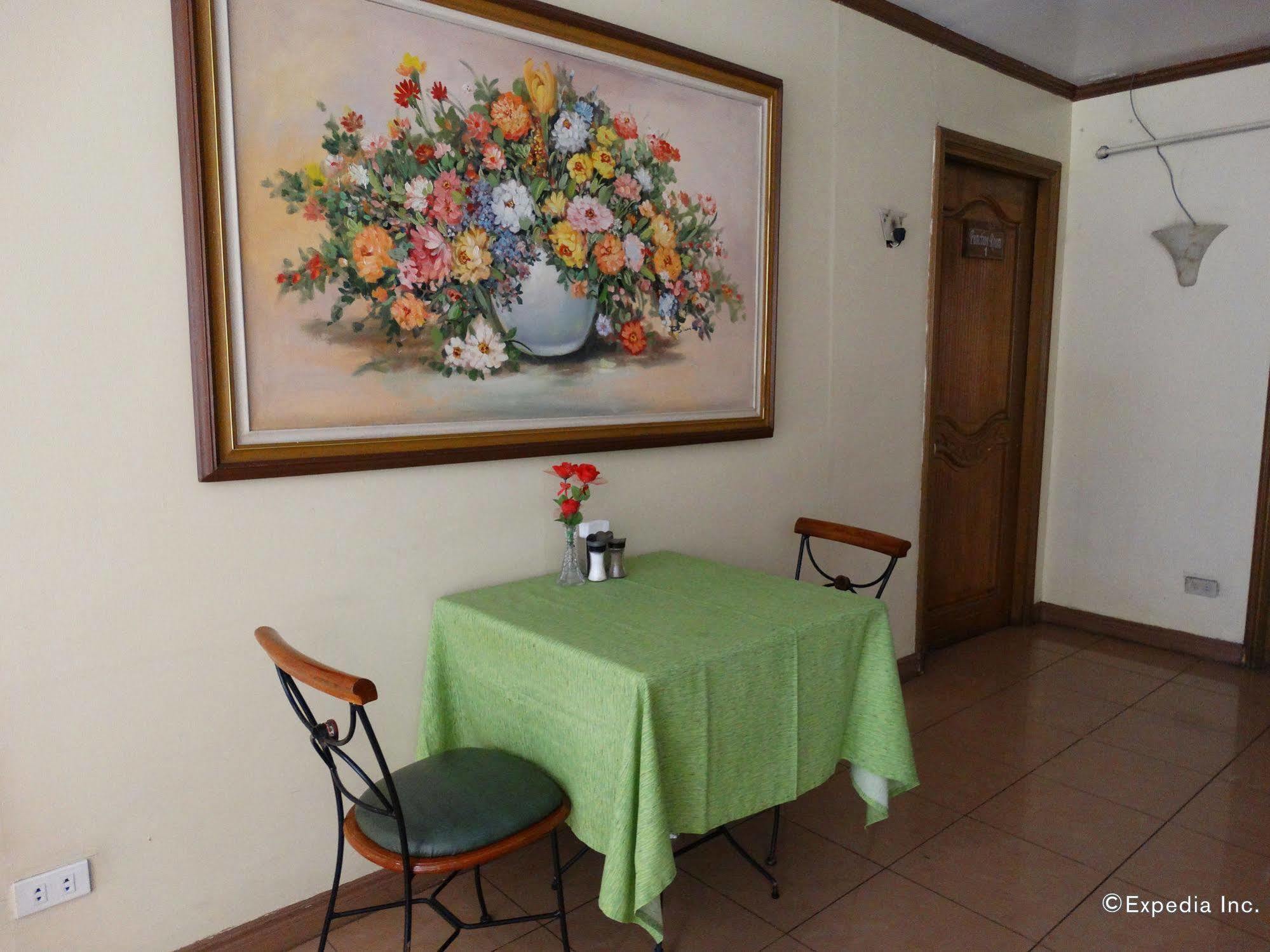 OYO 653 Rosas Garden Hotel Manilla Buitenkant foto
